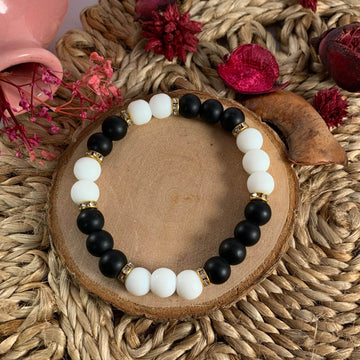 Mate white and black beads bracelet