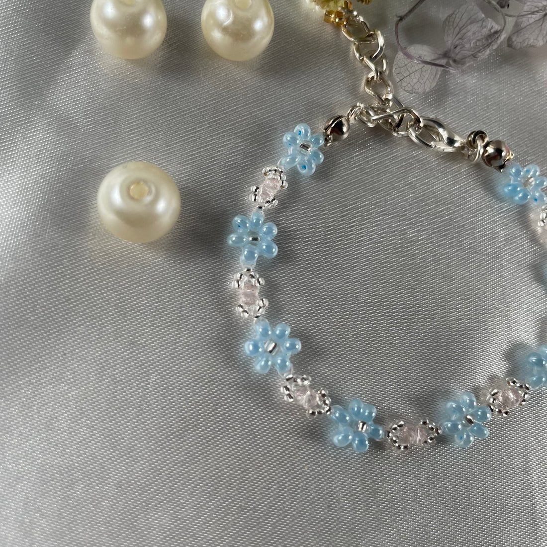 Daisy Flowers bracelet Rondella Crystal | Light Pink Crystal Light Blue and Silver line seed beads