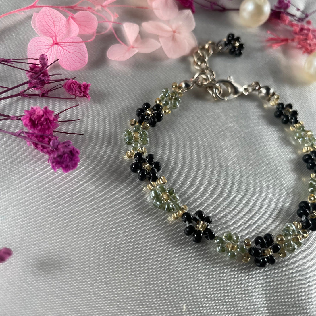 Daisy Flowers bracelet | Olive Green and Black with Golden seed bead finishing