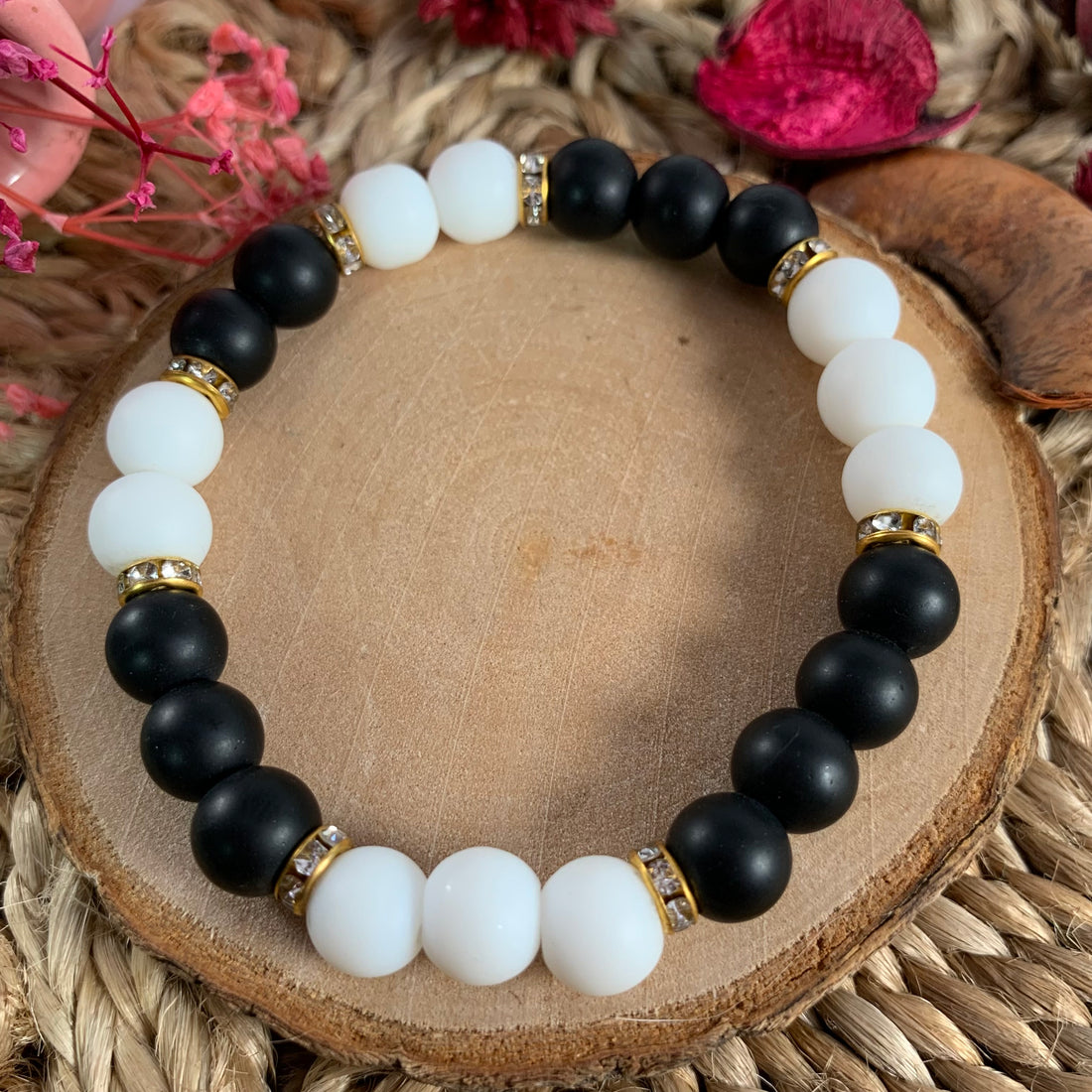 Mate white and black beads bracelet