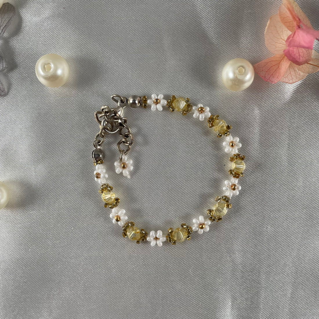 Daisy Flowers bracelet Bicon Crystal | Light yellow Crystal, Off-White & with golden seed beads