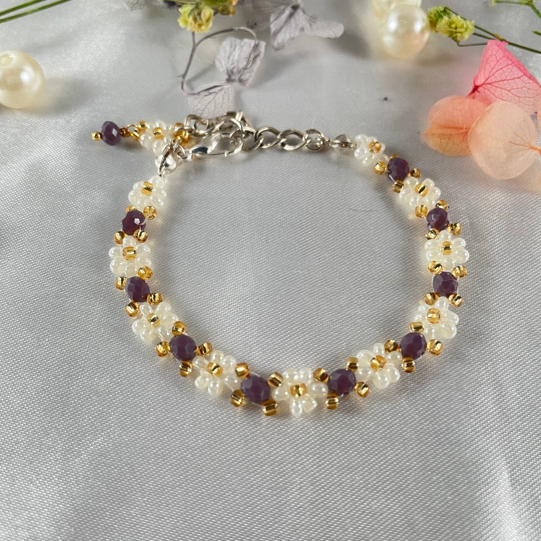 Daisy Flowers bracelet rondella Crystal| Dark Mauve and Off-White with Golden beads