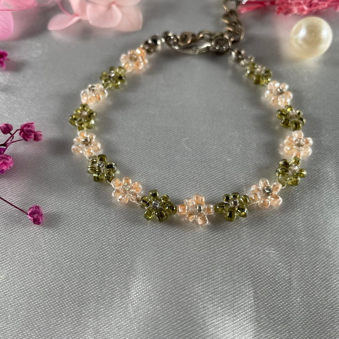 Daisy Flowers bracelet | Olives green and peach with silver seed bead finishing