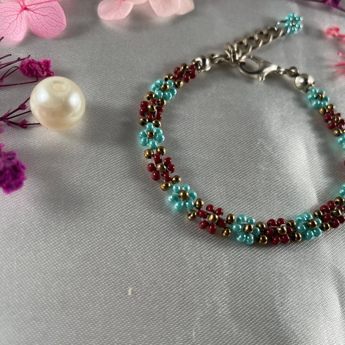 Daisy Flowers bracelet, Maroon and Tail green with Golden bead finishing