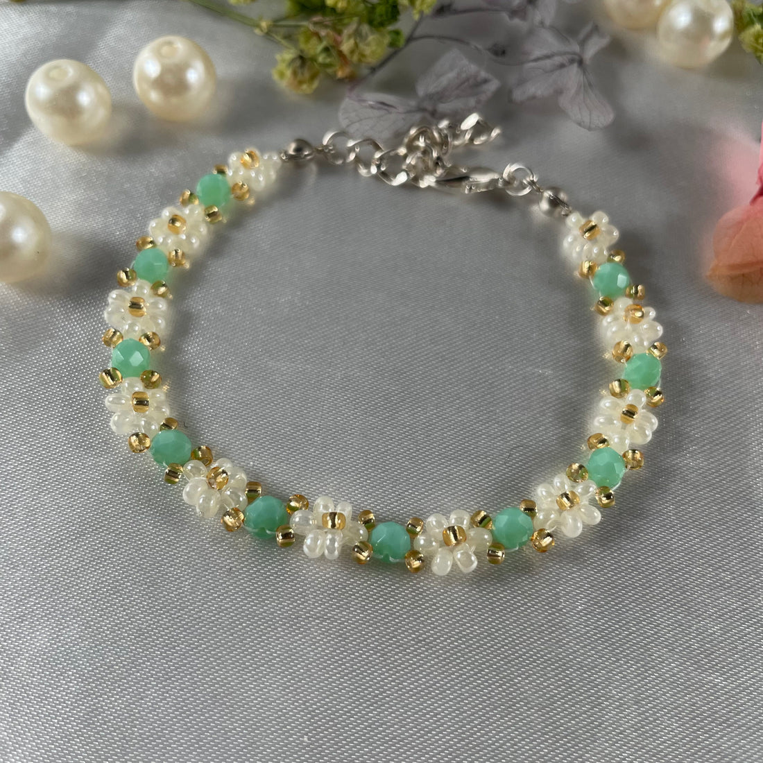 Daisy Flowers bracelet Crystal Ocean Green, Off-White & Golden seed beads