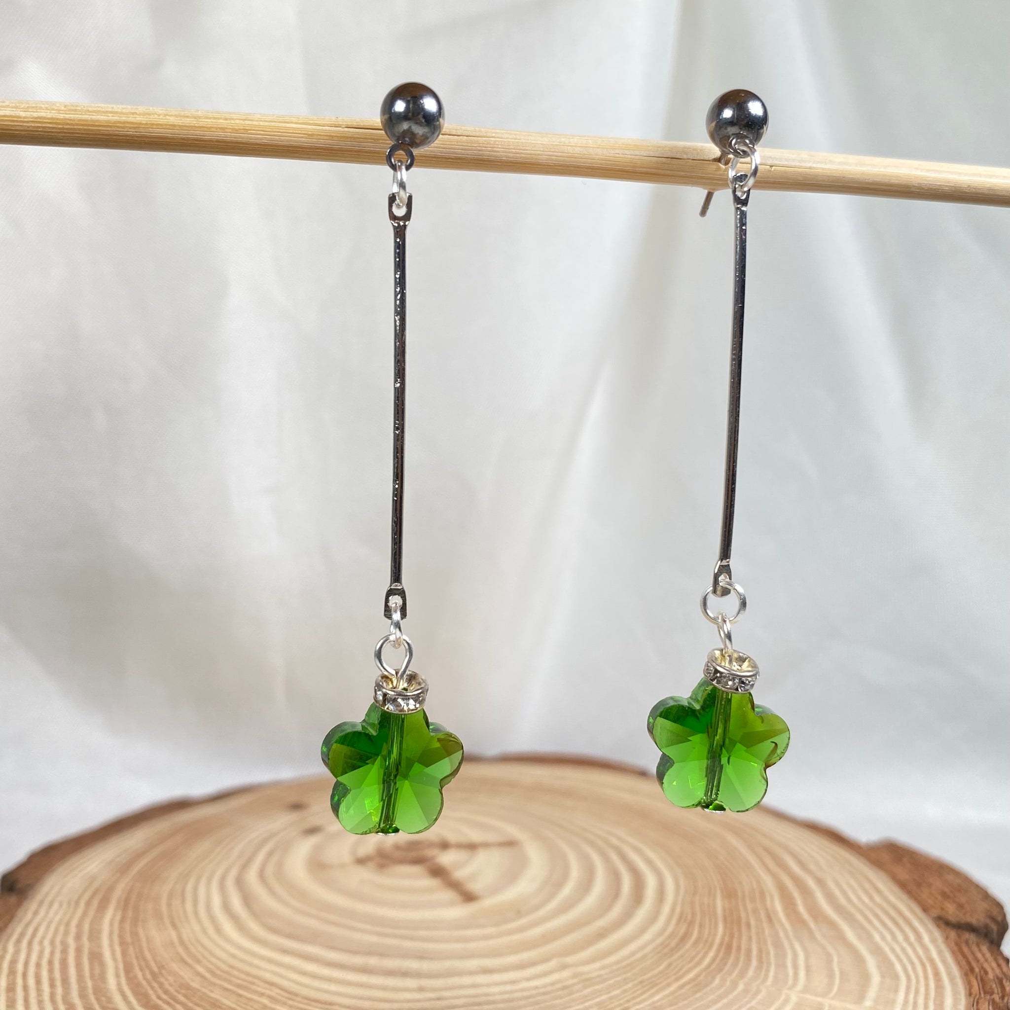 Aesthetic Earnings Green colour clover leaf design