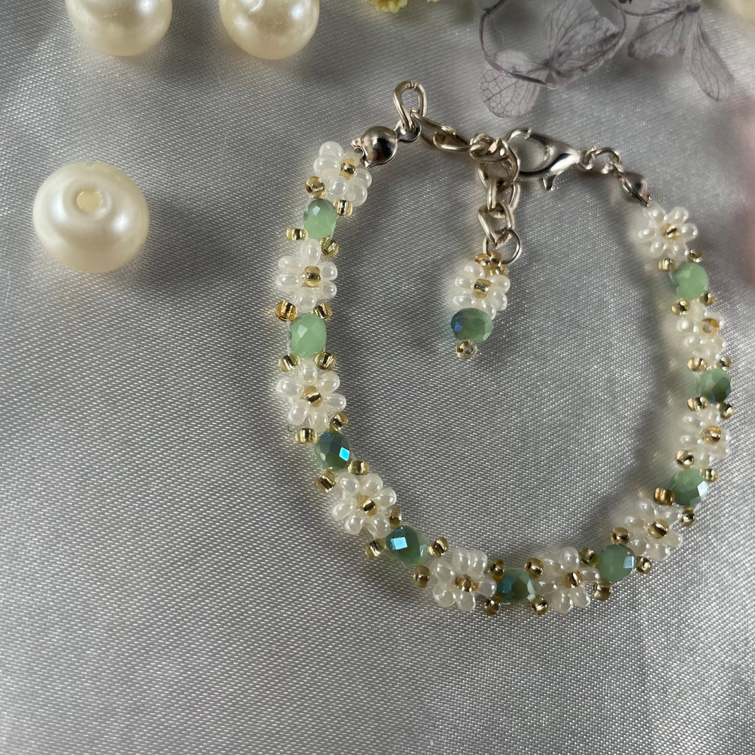 Daisy Flowers bracelet Rondella Crystal | Dual shade Ocean Green, Off-White and Golden seed beads