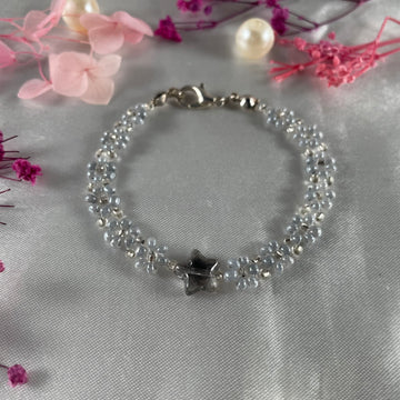 Daisy Flowers bracelet, made with Grey white, Silver bead finishing