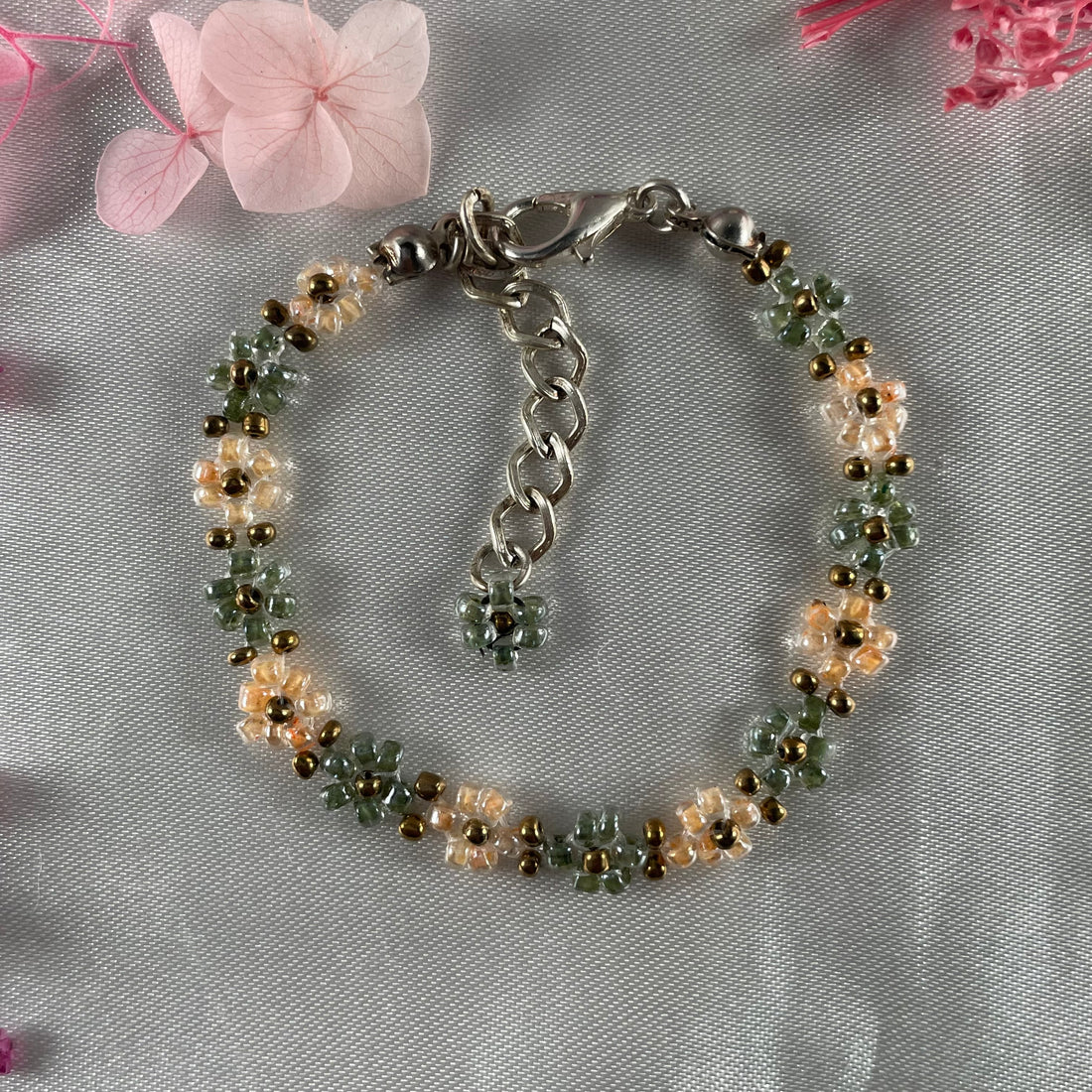 Daisy Flowers bracelet | Olives green and peach with Golden seed bead finishing