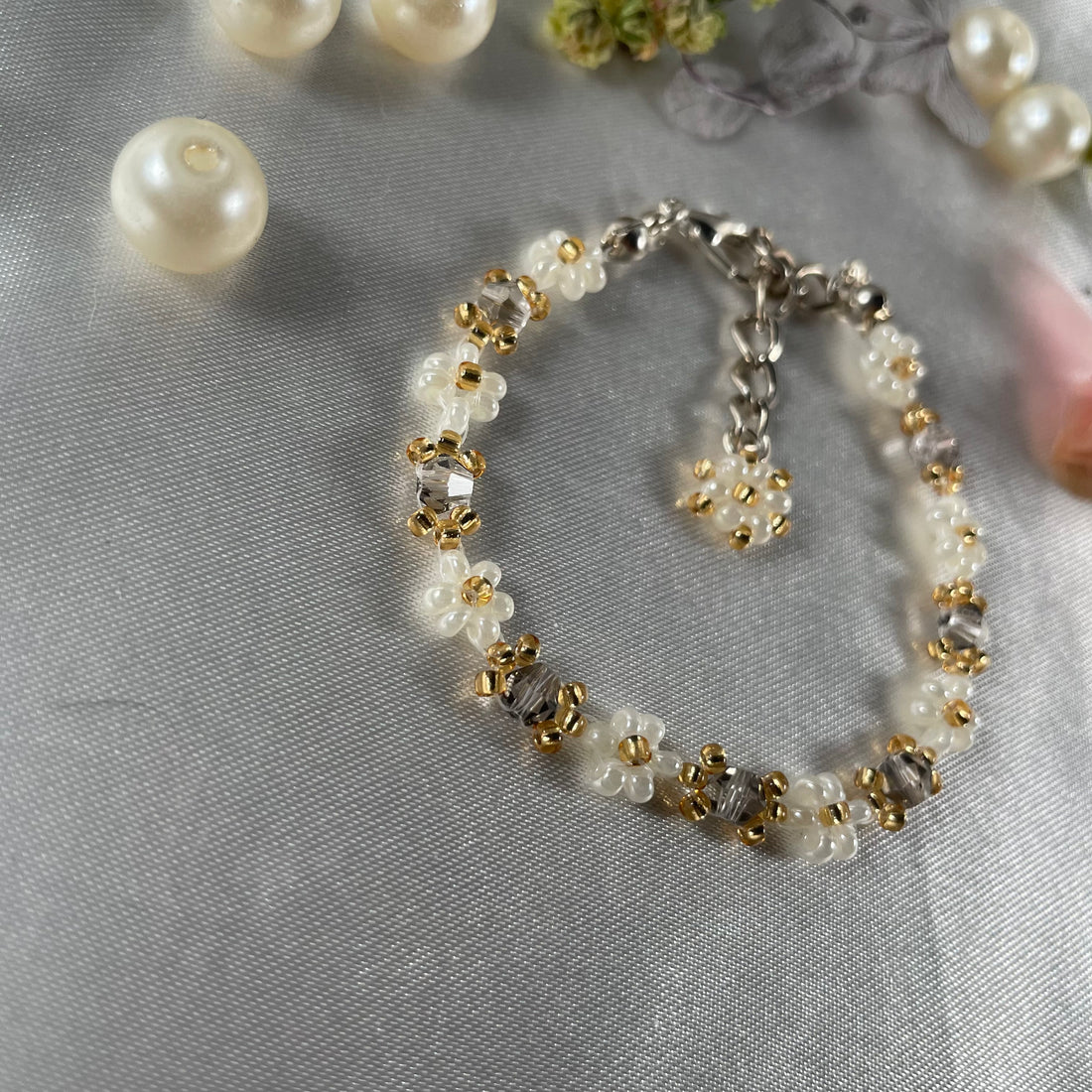 Daisy Flowers bracelet Bicon Crystal| Grey and Off-White with Golden seed beads