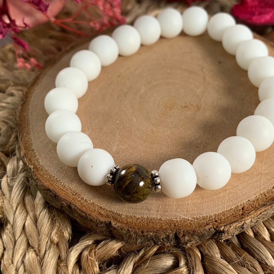 Mate white beads bracelet with tiger eye bead