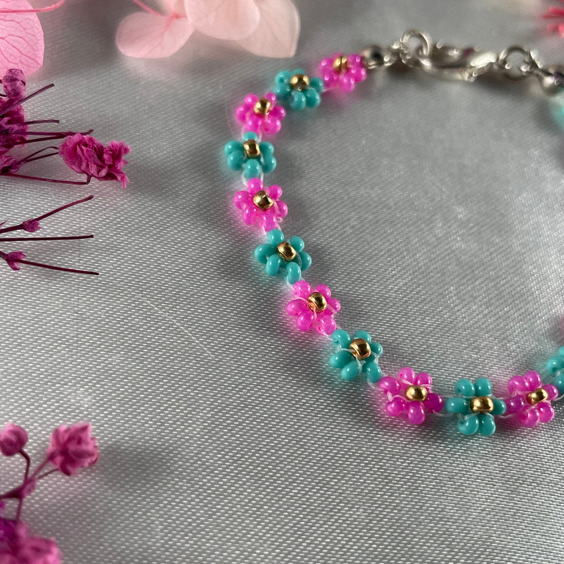 Daisy Flowers bracelet| Pink and Tail Green with Golden seed beads