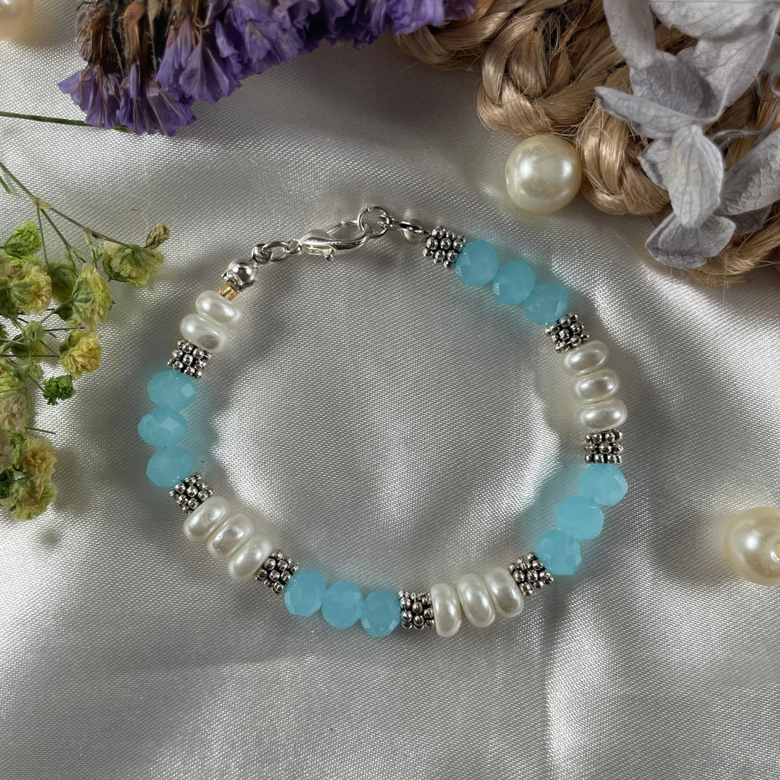 Premium crystal and pearl beads bracelet