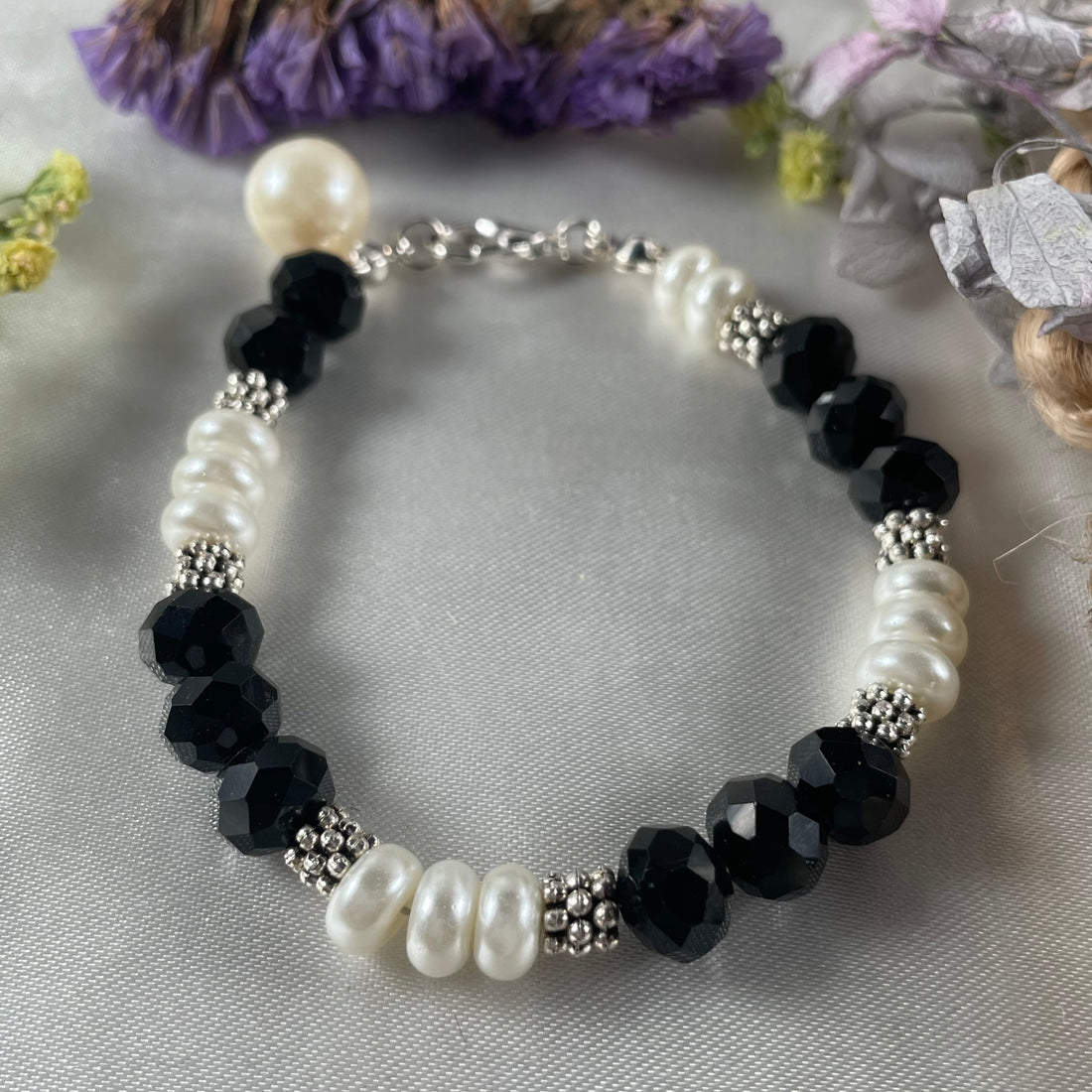 Premium crystal and pearl beads bracelet