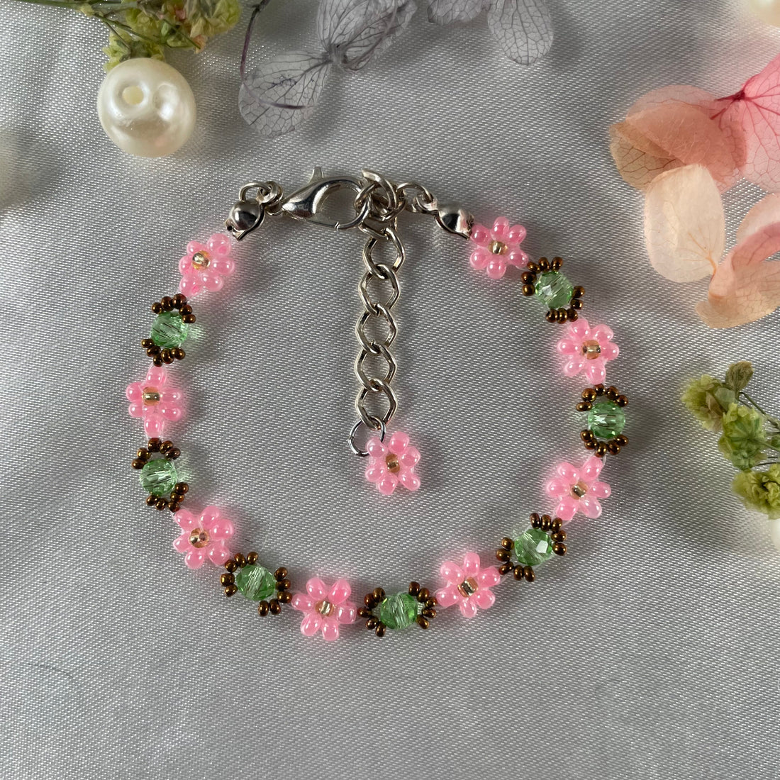 Daisy Flowers bracelet Bicon Crystal | rich Pink and Green & copper seed beads