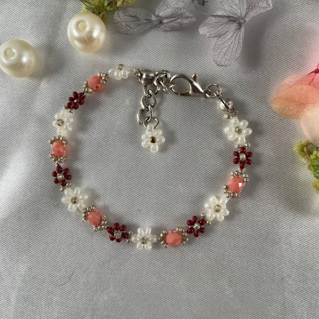 Daisy Flowers bracelet Rondella Crystal | light copper crystal Maroon, Off-white with Silver seed beads