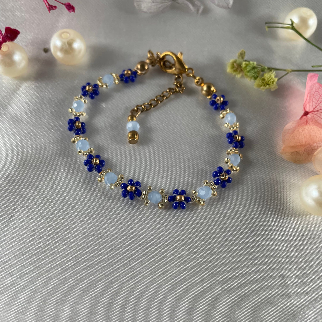 Daisy Flowers bracelet Rondella Crystal | Light and Dark Blue with Golden seed beads