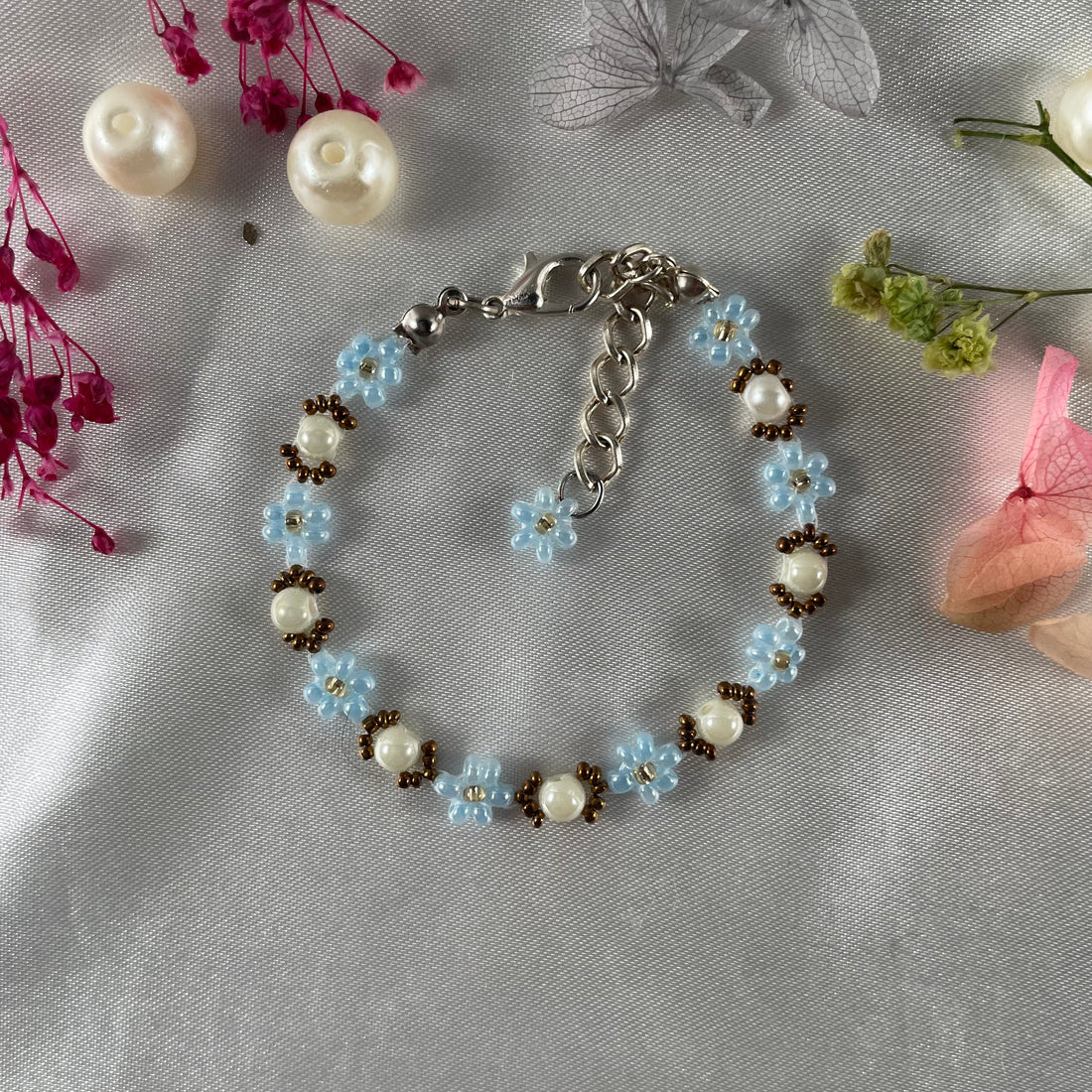 Daisy Flowers bracelet pearl |Light Blue & copper seed beads