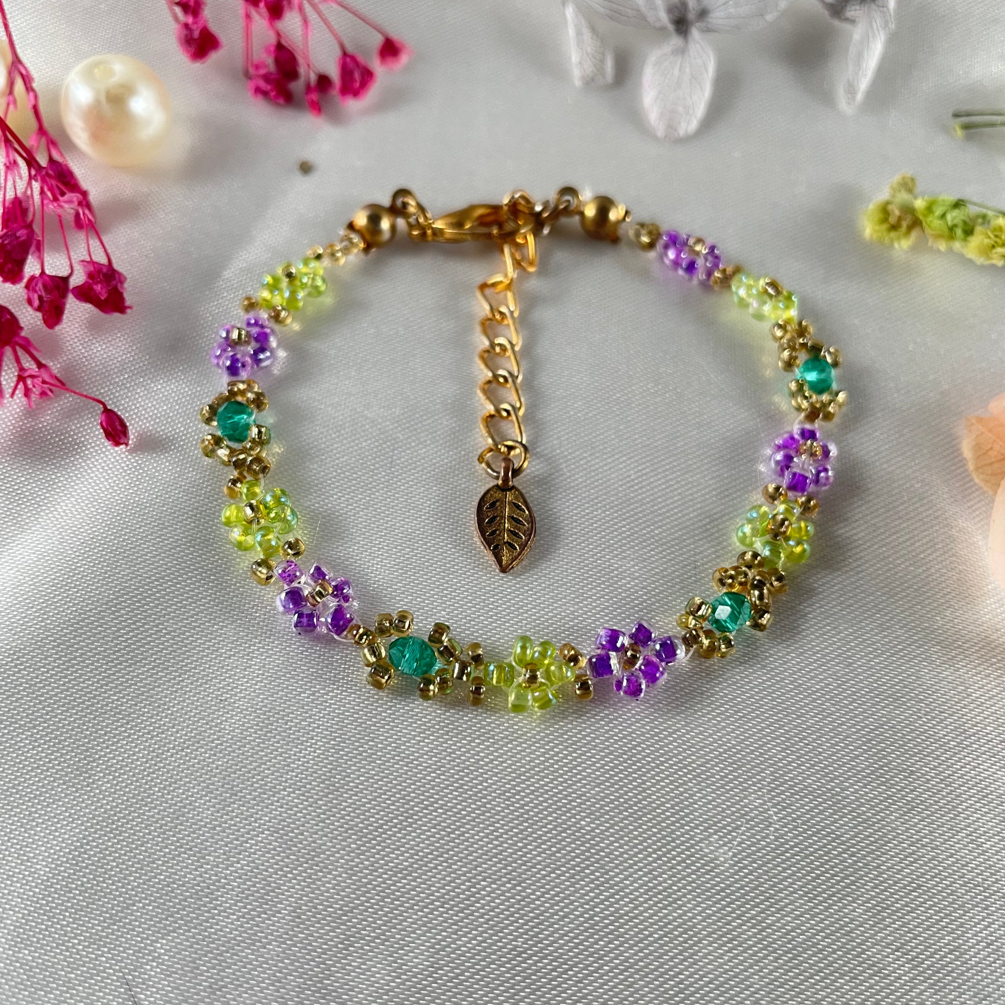 Daisy Flower with Crystal style Bracelet Green and purple combination