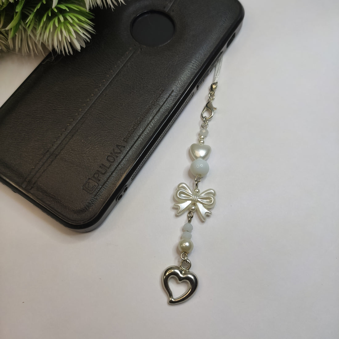 Phone accessories| Black and white Bow with heart design